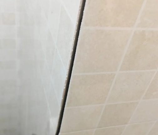 隆回瓷砖空鼓维修公司分享阳台瓷砖脱落的修复过程可以分为以下几个步骤